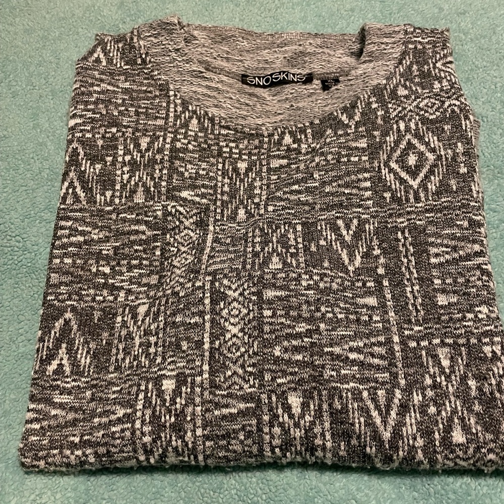 Snoskins Geometric Patterned Sweater 🐼 - Picture 4 of 6